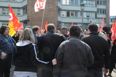 Fabien Engelmann, délégué CGT candidat du FN arrive à la Confédération générale des travailleurs