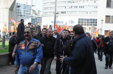 Fabien Engelmann, délégué CGT candidat du FN arrive à la Confédération générale des travailleurs