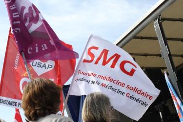 Drapeaux du SMG, SUD et CGT