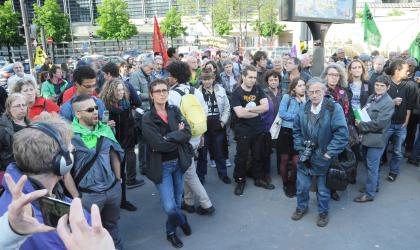Rassemblement devant le Ministère des finances pour demander la réintégration de Yann Le Merrer Postier