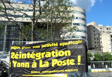 Banderole pour la réintégration de Yann Le Merrer Postier du 92