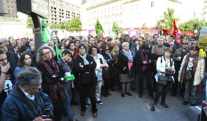 Rassemblement devant le Ministère des finances pour demander la réintégration de Yann Le Merrer Postier