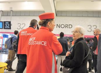 Distribution des feuilles d'horaires Gare du Nord première gare d'Europe en trafic et la seconde au monde pour sa capacité voyageurs