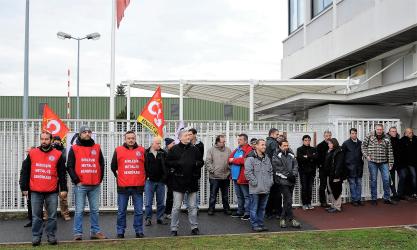 Débrayage Cgt et Sud Ingénierie de Renault Lardy Essonne