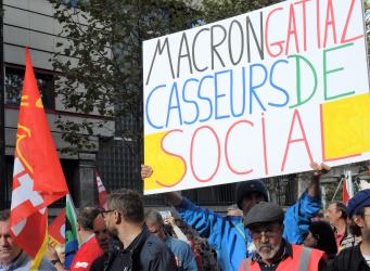 Pancarte Macron Gattaz casseurs de social