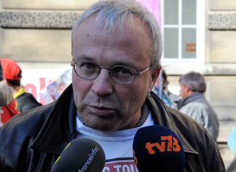 Jean-Pierre Mercier en soutien des 9 syndicalistes Cgt de PSA devant le tribunal correctionnel de Versailles