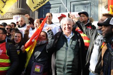 Gérard Filoche syndicaliste connu pour ses prises de position en faveur des droits des salariés Comité de défense des libertés ouvrières et syndicales PSA