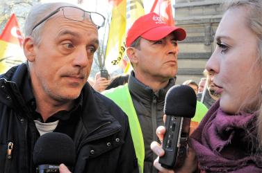 Philippe Poutou syndicaliste Cgt de Ford avec un Médias Presse