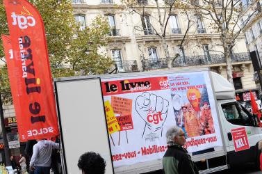 Banderole Cgt Le Livre Parisien Sglce syndicat général du Livre et de la communication écrite