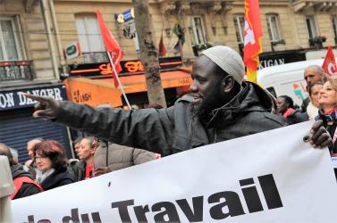 Manifestant contre la politique libérale de Macron Paris