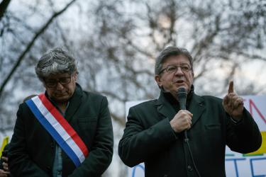 Jean-Luc Mélenchon prend la parole lors du Rassemblement contre le licenciement de Gaël Quirantre