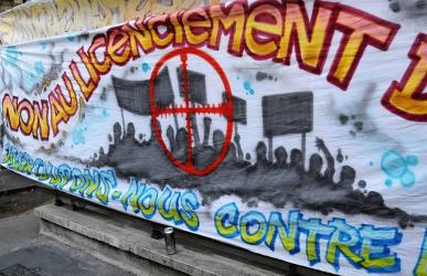 Banderole au Rassemblement contre le licenciement de Gaël Quirante