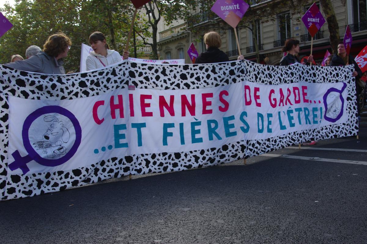 banderole de tete des chiennes de garde