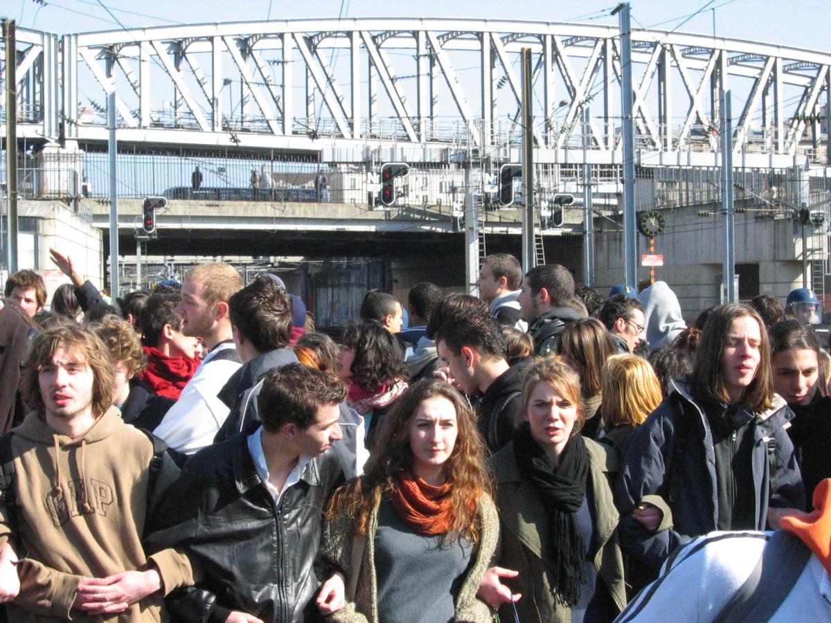 Mouvement contre le CPE. Blocage de la Gare de l'Est le 6 avril.