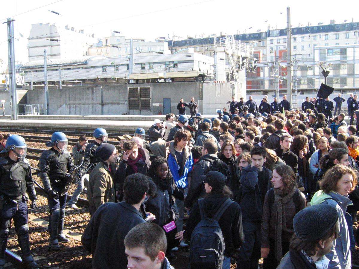Mouvement contre le CPE. Blocage de la Gare de l'Est le 6 avril.