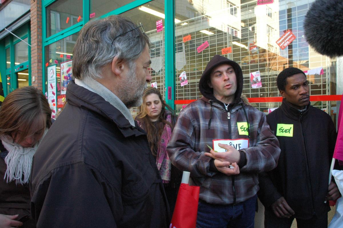 Françis Couvidat Npa tête de liste aux régionales en Essonne avec les salariés en gréve ED depuis six semaines à Evry.