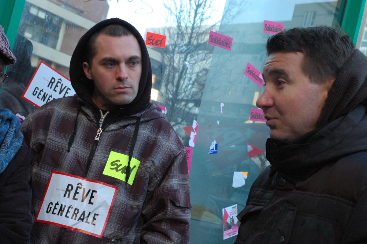 Olivier Besancenot soutien les salariés ED en grève depuis six semaines à Evry Essonne.