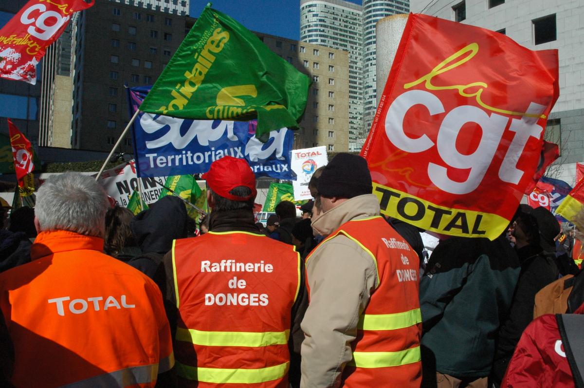 Dossard Total et Raffinerie de Donges, Drapeau Cgt Total.