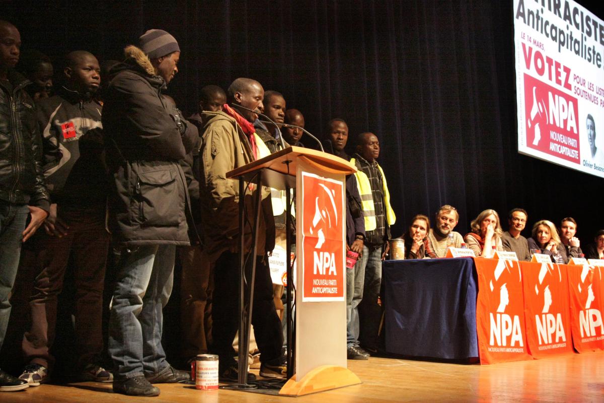 délégation des sans-papiers à la tribune