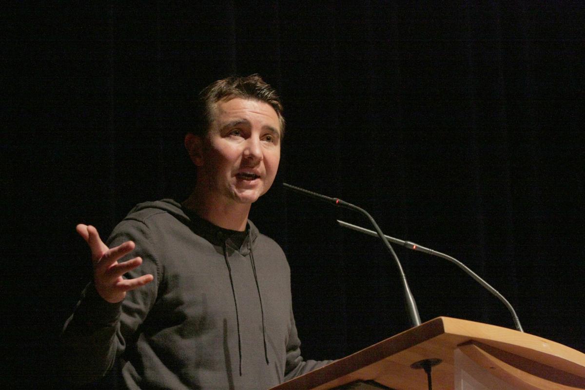 jeux de mains Olivier Besancenot