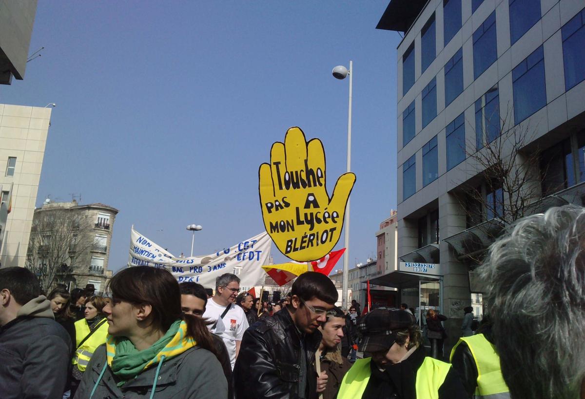 affiche TOUCHE PAS A MON LYCÉE BLERIOT