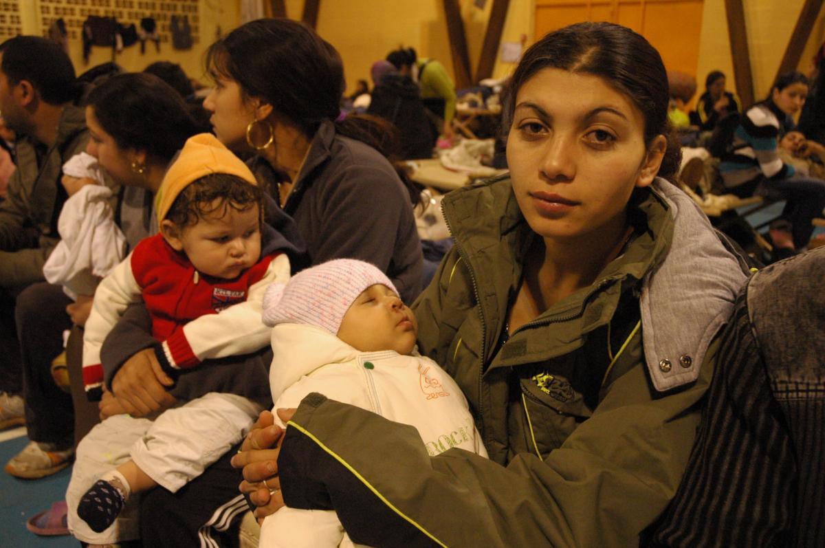 Jeunes Roms Roumains avec leurs enfants expulsables de Massy Essonne.