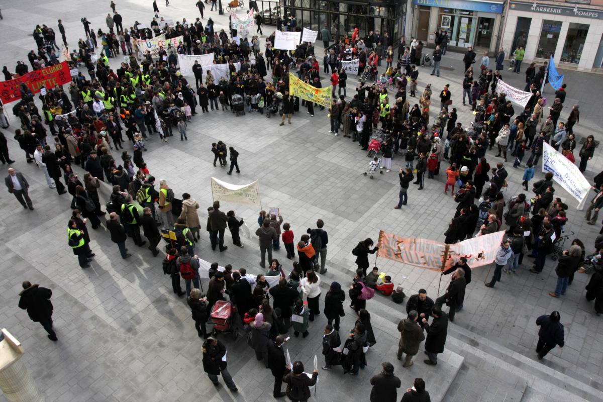 rassemblement sur le parvis de la mairie de Saint Denis