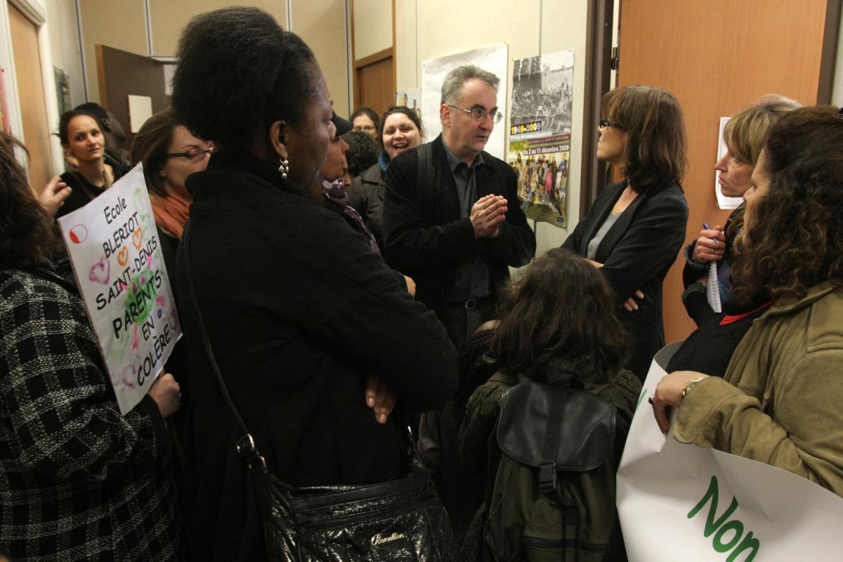 discussions entre les parents et les inspectrices
