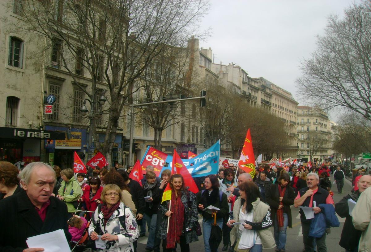 manifestants au centre ville de Marseille