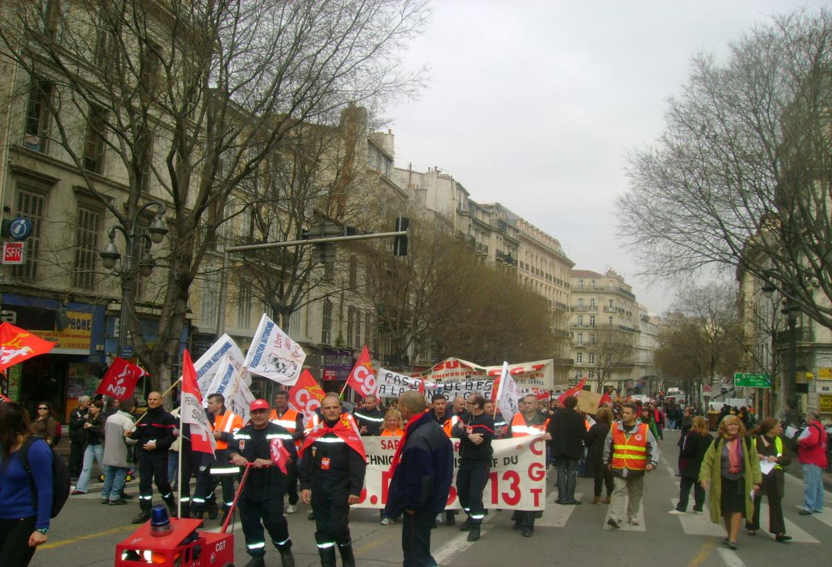 manifestants au centre ville de Marseille