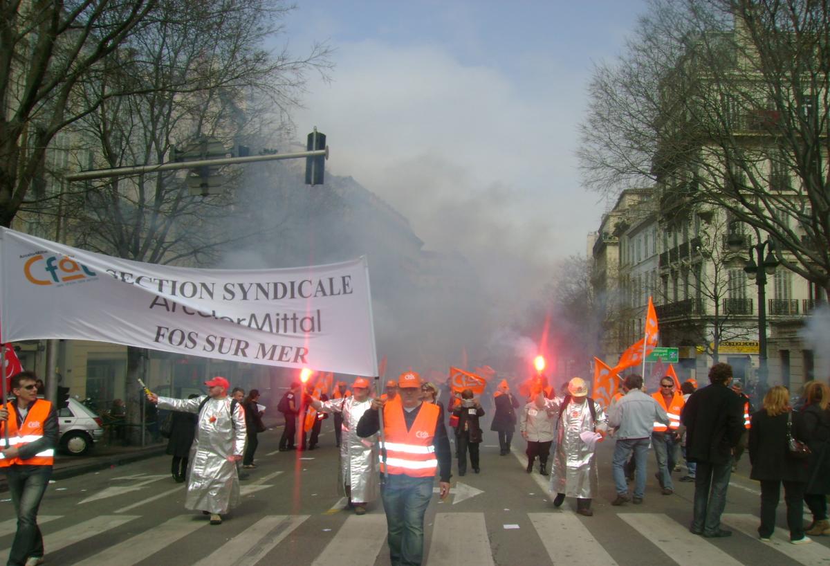 banderole section syndicale ARCELOR MITTAL fos sur mer