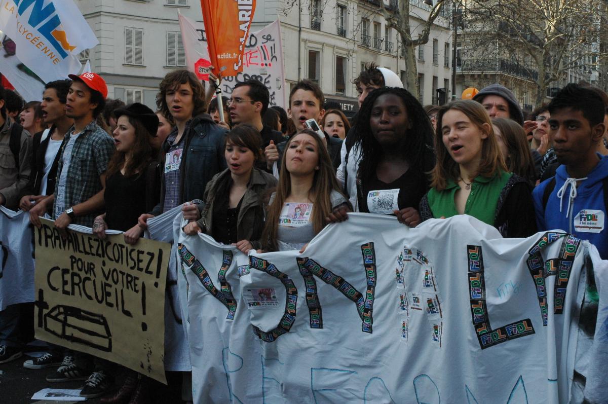 Pancarte lycéenne, Travaillez Cotisez pour votre Cerceuil.