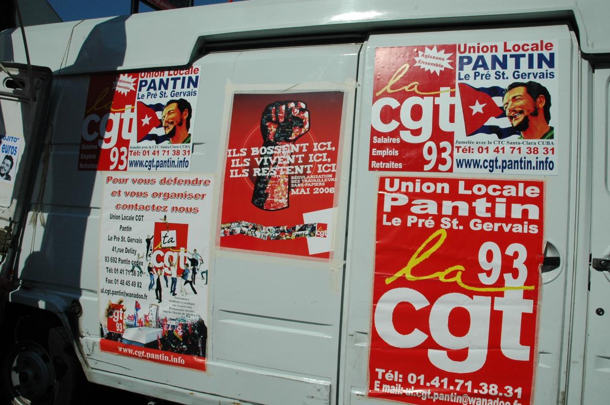 affiches sur camionette de l'Union locale Cgt de Pantin le pré saint Gervais département 93.