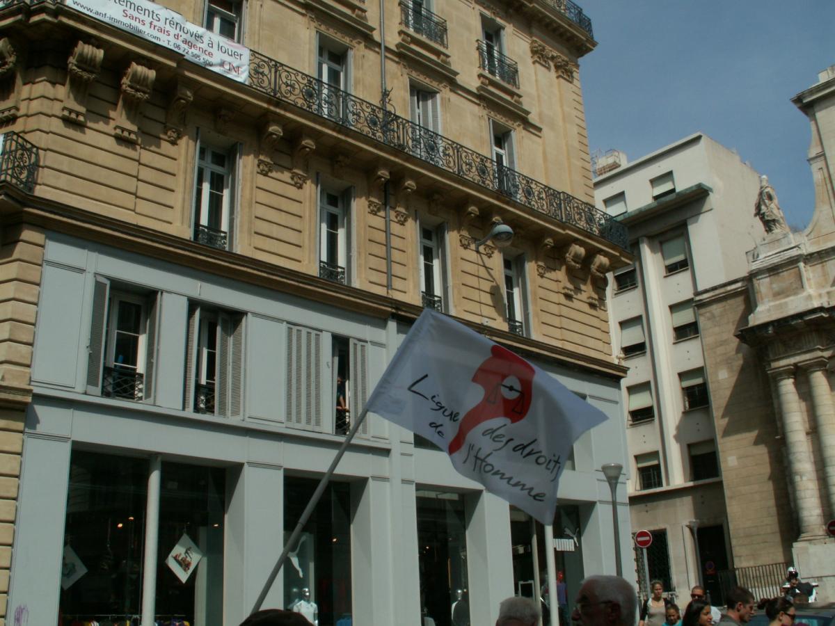 DRAPEAU : ligue des droits de l'homme