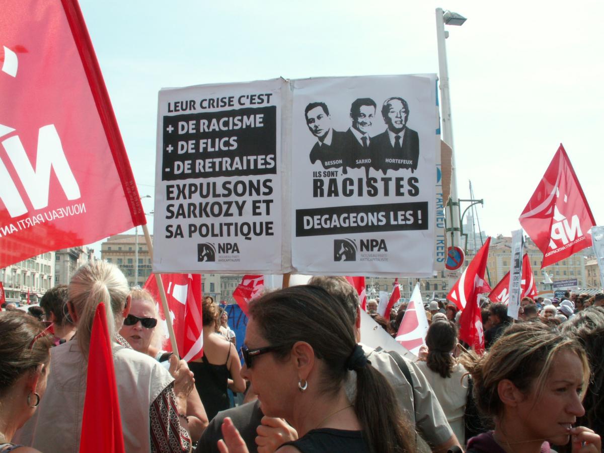 affiche NPA13 leur crise +de racisme+de flic+de retraites EXPULSONS Sarkozy et sa politique / BESSON-SARKOZI-HORTEFEUX ils sont des RACISTES dégageons les !