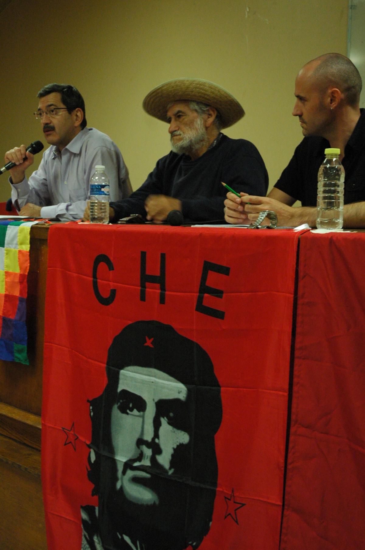 Hugo Blanco actuellement directeur du journal, Lucha Indígena basé à Cusco, ville du sud-est du Pérou.
