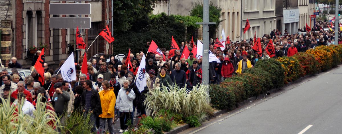 Cortège du PS et de SUD Education.