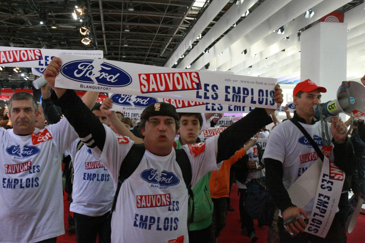 Les Ford manifestent dans le salon