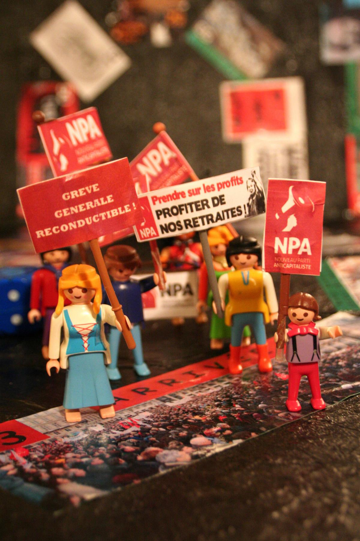 2010/10/16 : manif des pions du jeu de l'oie révolutionnaire à la Fête NPA33