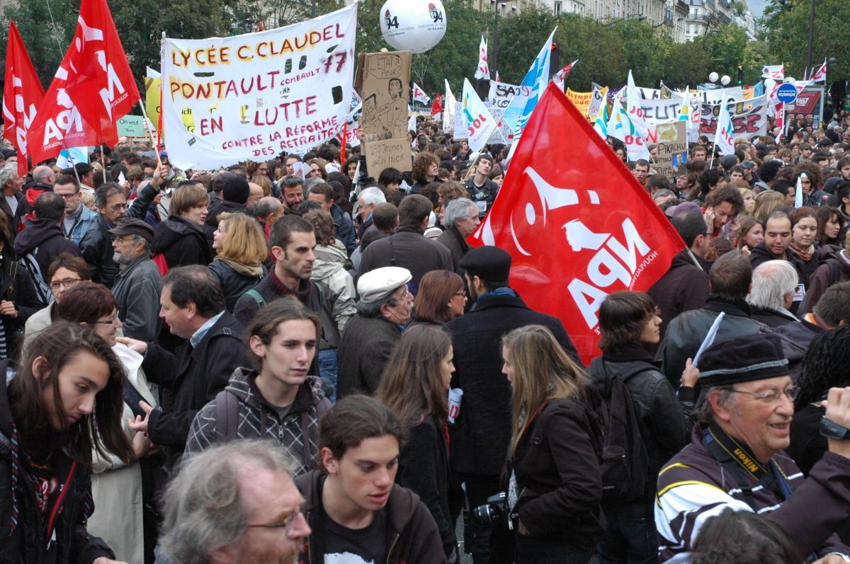 banderole Lycée C. Claudel, Pontault en manifestation contre le projet gouvernemental de réforme des retraites.