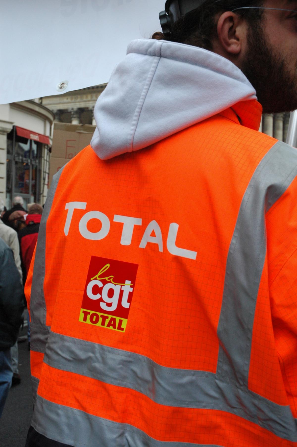 Travailleur Cgt de la raffinerie Total FNCI fédération de l'industrie Chimique.