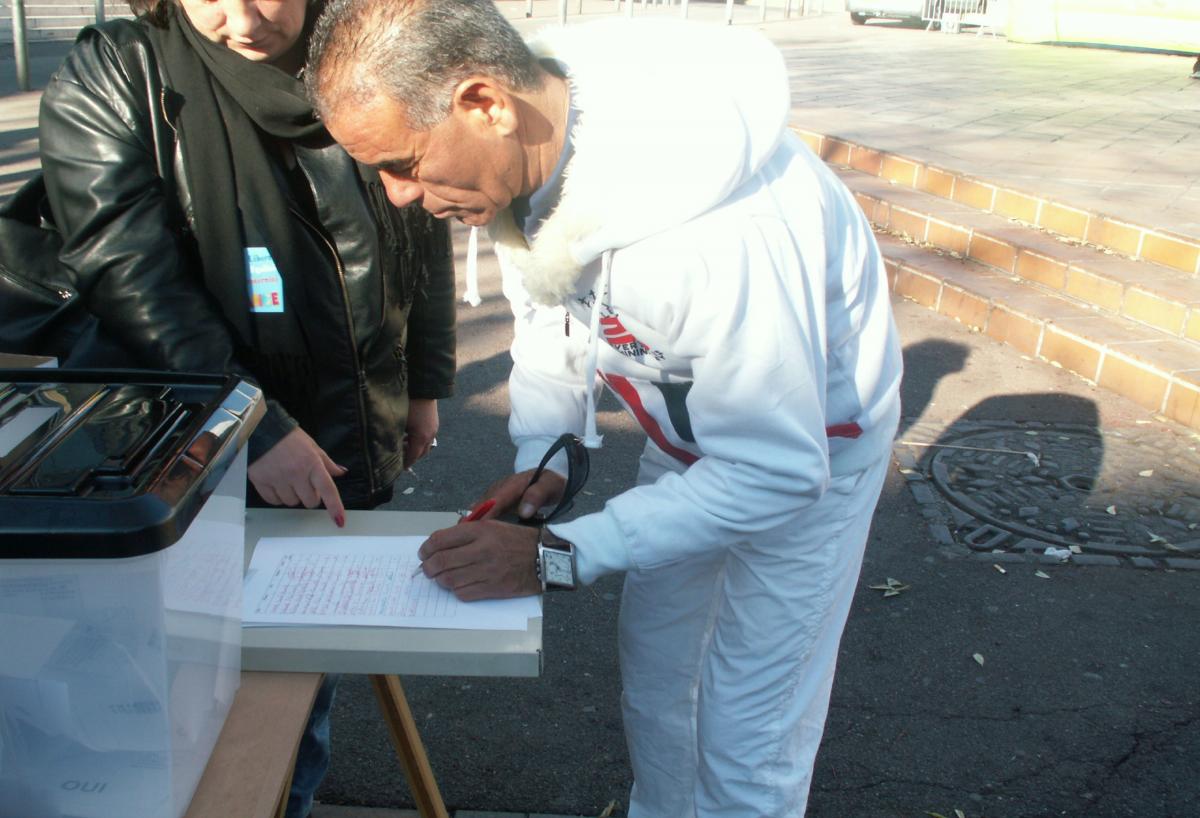 votation citoyenne au centre ville de Marseille