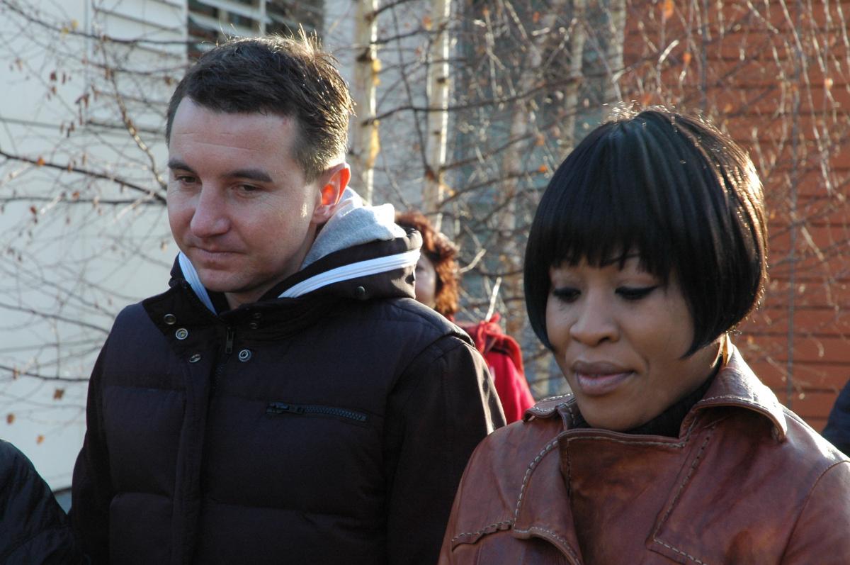 Compagne de Samana TSHIBUYL et Olivier Besancenot.
