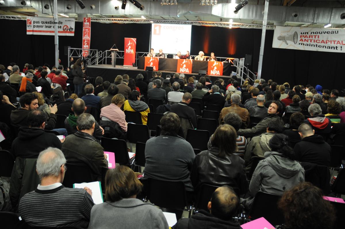 salle les délégués en congrès du NPA