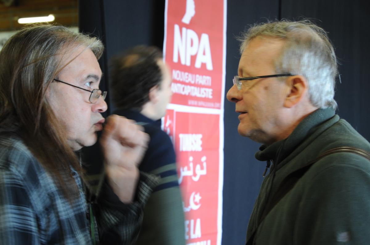 discussion échange à la pause du 1er congrès du NPA