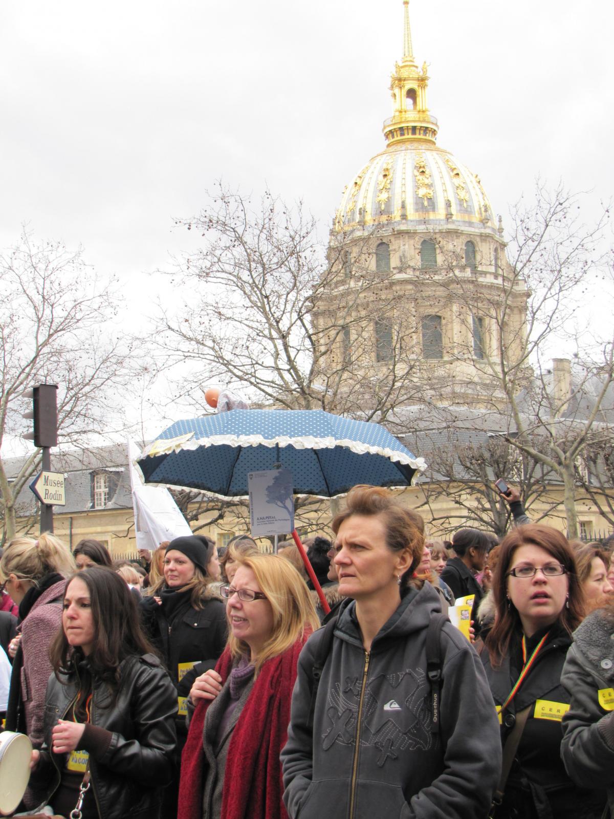 arrivée de la manif devant invalides