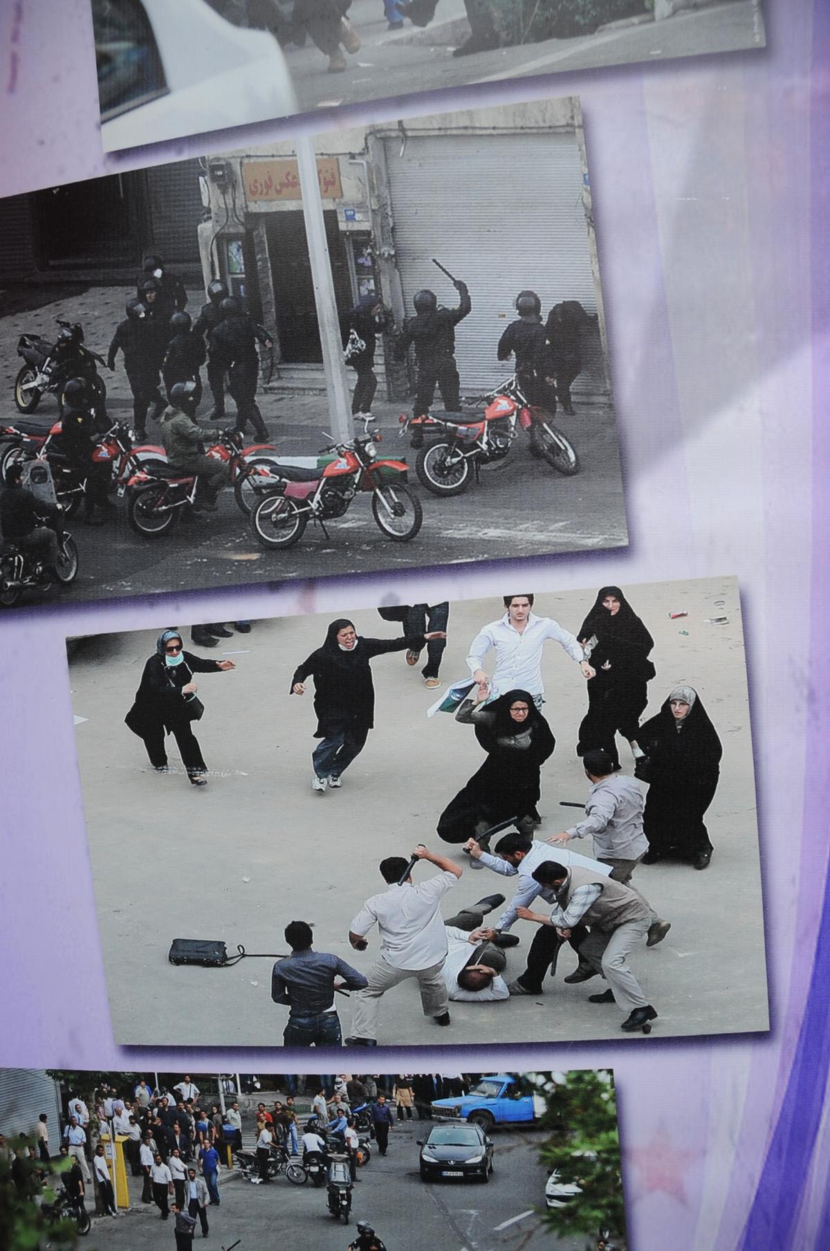 Reproduction de Panneau du Sit-In manifestation depuis 24 jours en soutien du soulèvement du peuple Iranien