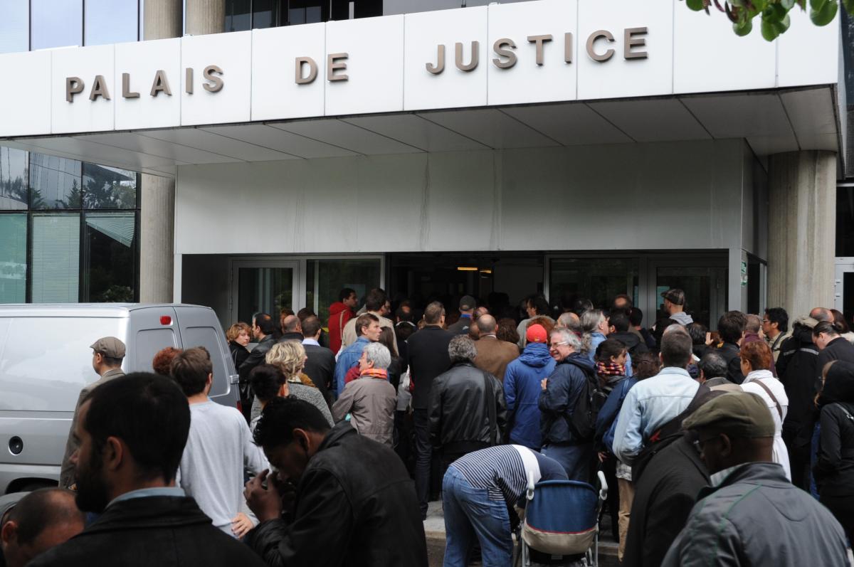 Palais de Justice de Nanterre soutien au 16 postiers du 92
