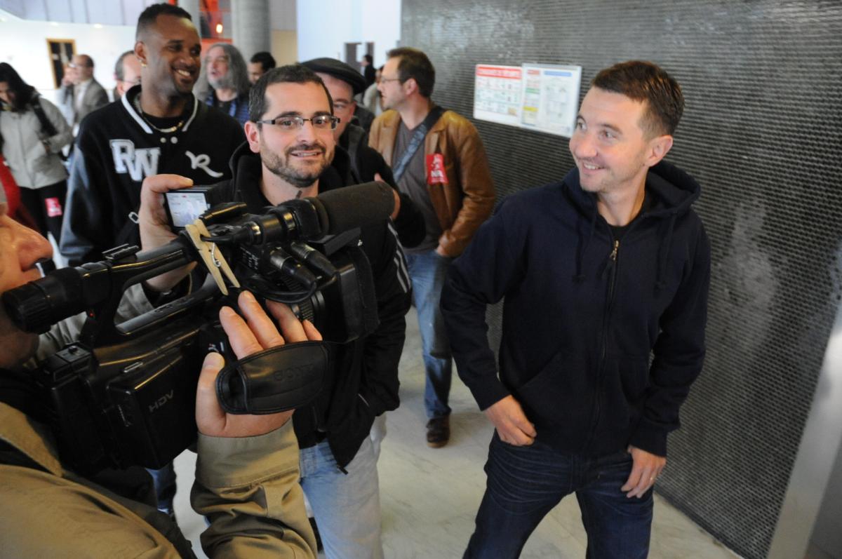 sortie d'audience de Gaël et OB au tribunal correctionnel de Nanterre