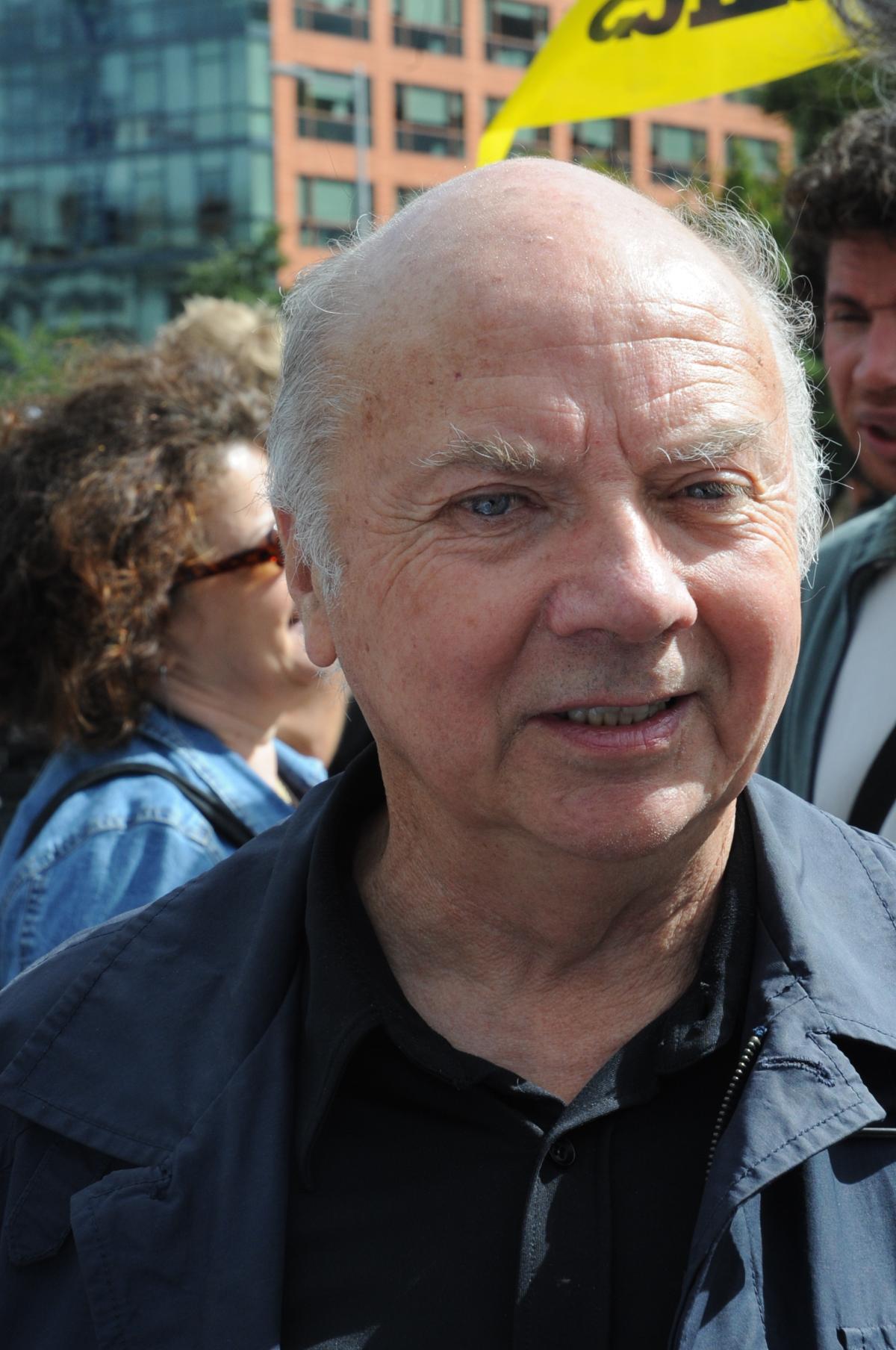 Monseigneur Jacques Gaillot en soutien des postiers condamnés au tribunal de Nanterre